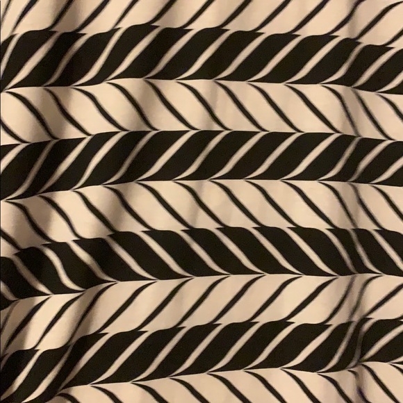 Xs LulaRoe irma - Picture 2 of 5